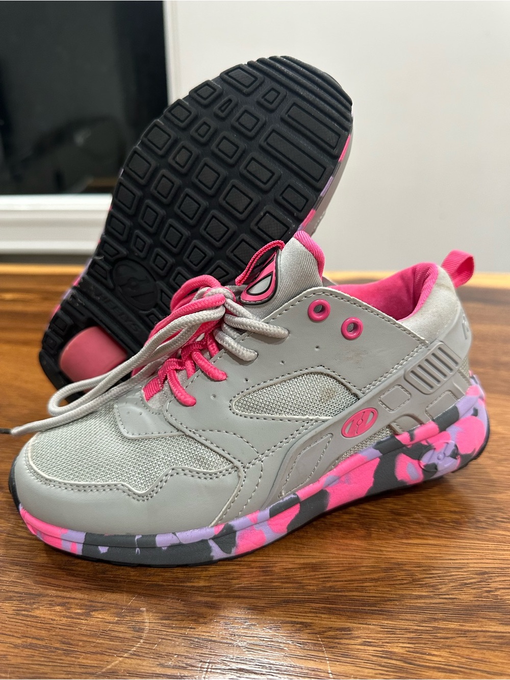 HEELYS Force Gray/Pink Synthetic Lace Up Low Top Skate Shoes HES10403 Youth Sz 3